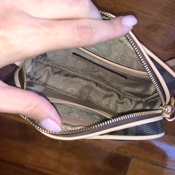 SOLD‼️Michael Kors Cross Body Bag - Picture 2 of 3